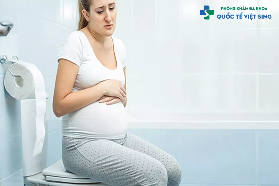 Tiểu buốt thai kỳ có ảnh hưởng như thế nào đến mẹ và bé?