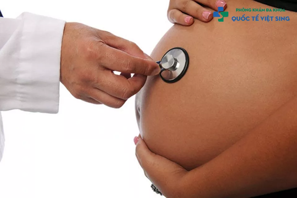 Phương pháp chẩn đoán và điều trị tiểu ra máu khi mang thai