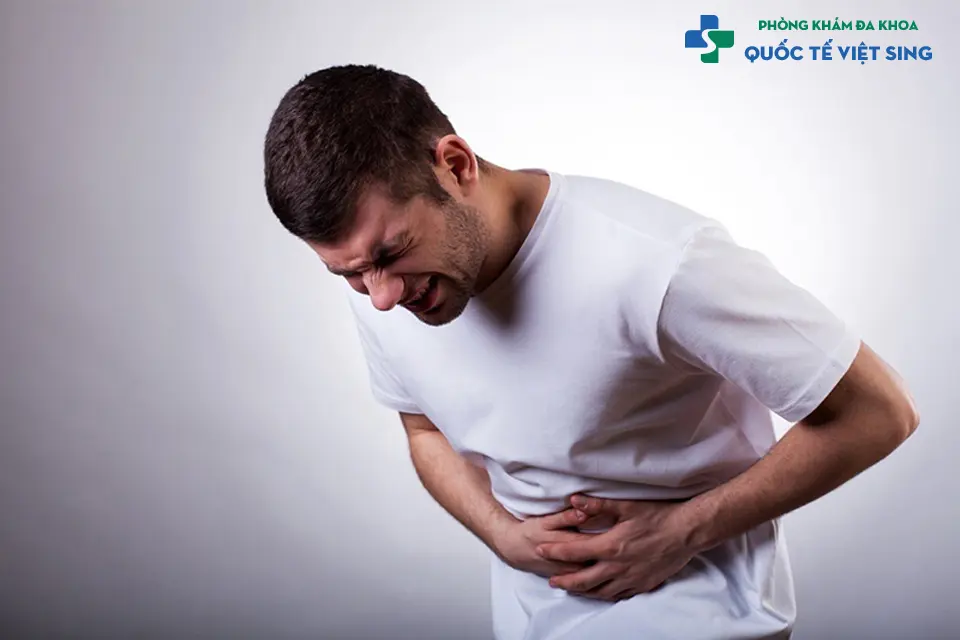Tiểu ra máu đau bụng dưới là tình trạng gì?