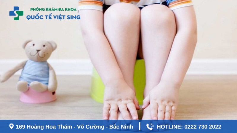 5 nguyên nhân khiến trẻ đi ngoài ra máu tươi cuối bãi