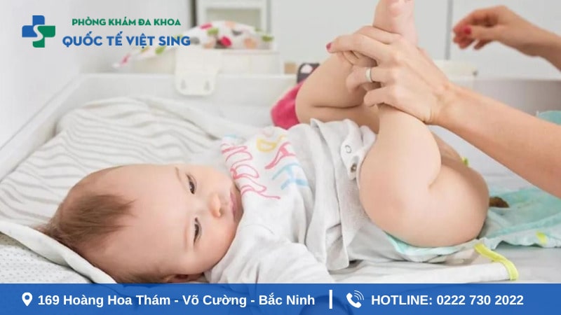 5 nguyên nhân khiến trẻ sơ sinh đi ngoài ra máu