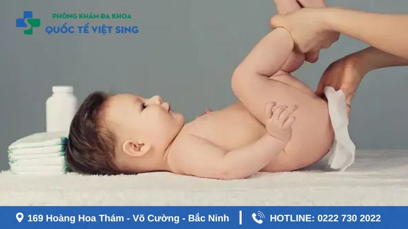 Cách nhận biết trẻ sơ sinh đi ngoài ra máu