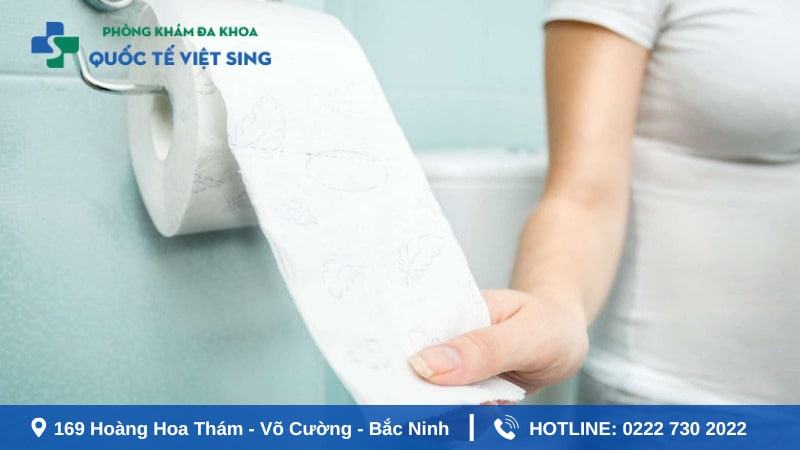 Đi ngoài ra máu ngứa hậu môn là triệu chứng gì?