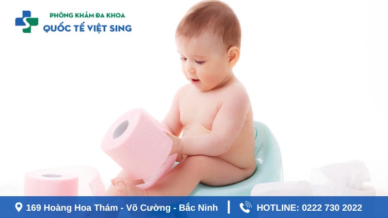 Hiện tượng trẻ đi ngoài ra máu và chất nhầy là gì?